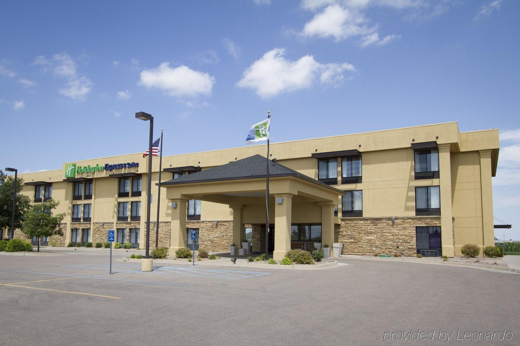 Holiday Inn Express Hotel & Suites Colby, An Ihg Hotel Exterior foto