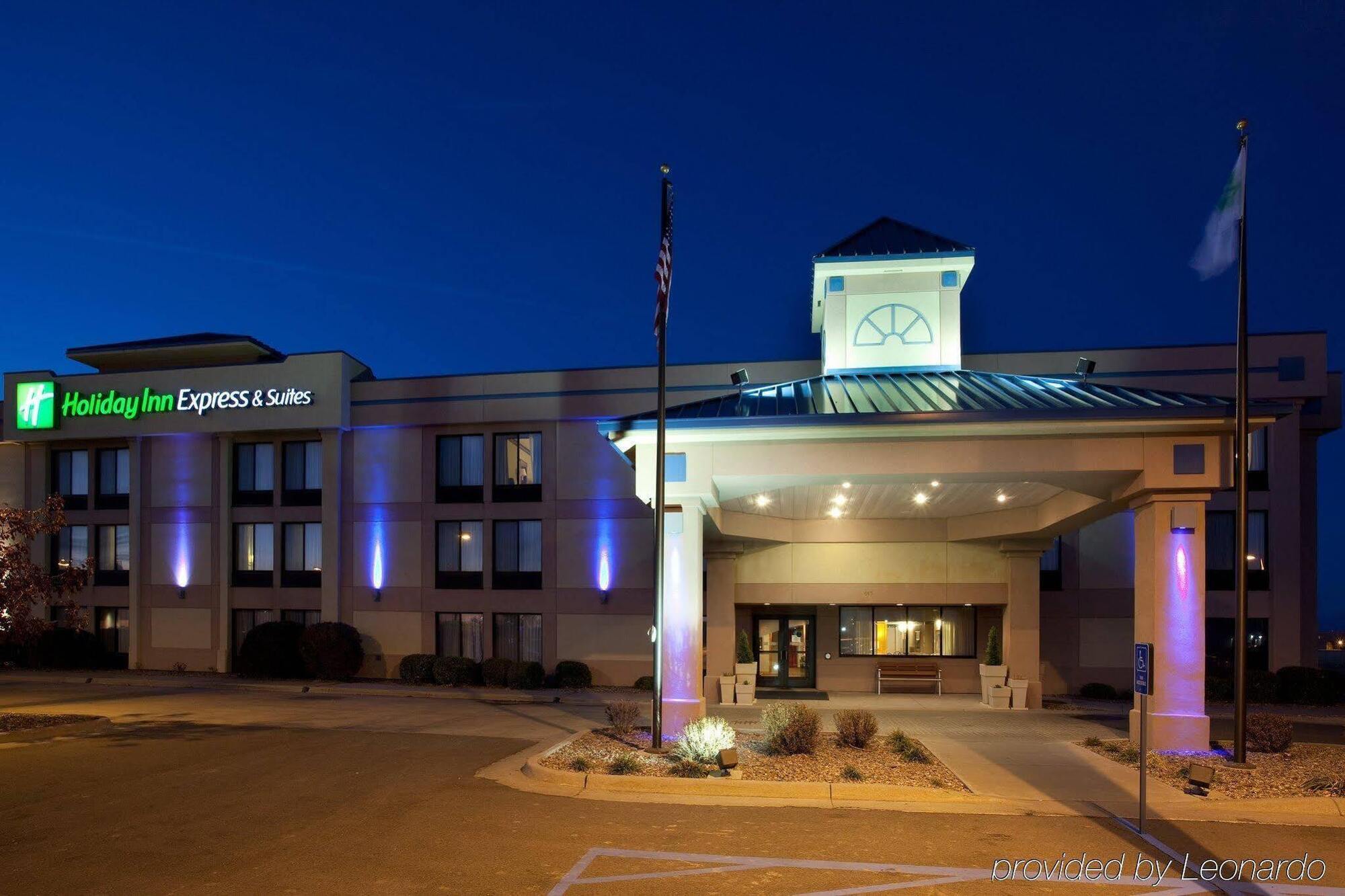 Holiday Inn Express Hotel & Suites Colby, An Ihg Hotel Exterior foto